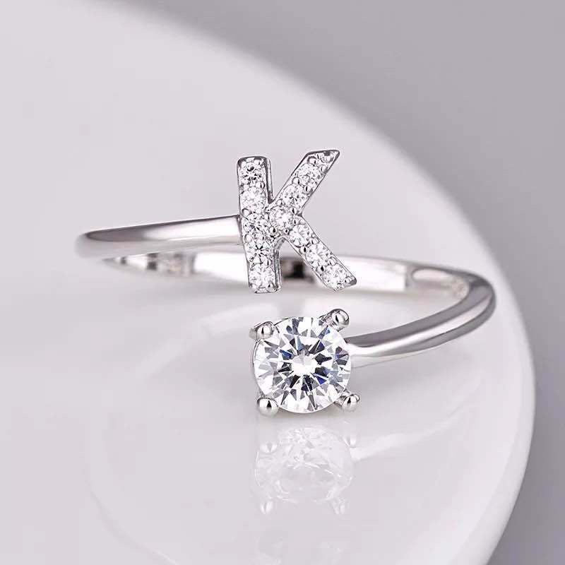 Anillo ajustable con letra inicial