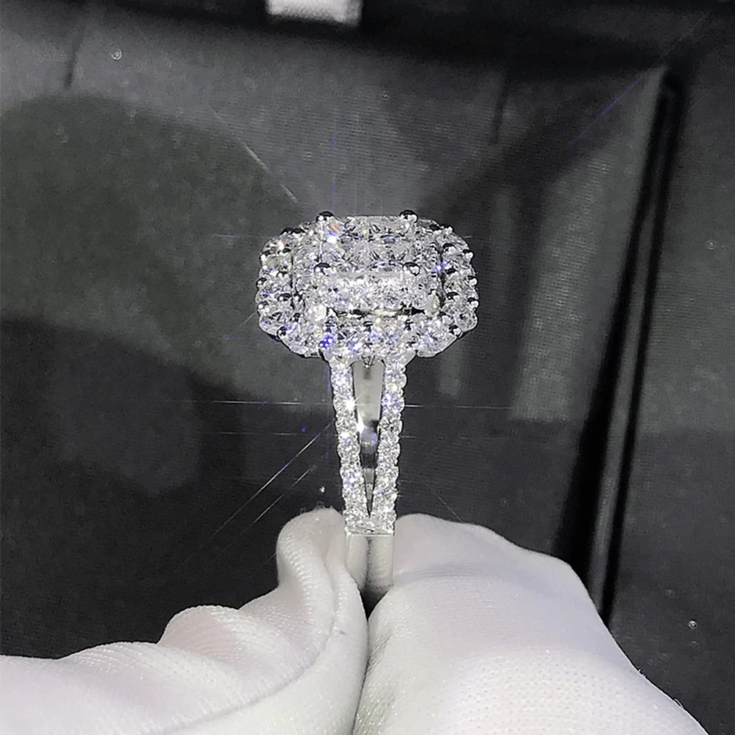 Anillo Gabrielle de cojín cuadrado