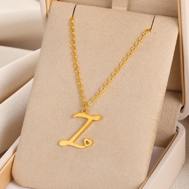 Collares con colgante de inicial en letra cursiva