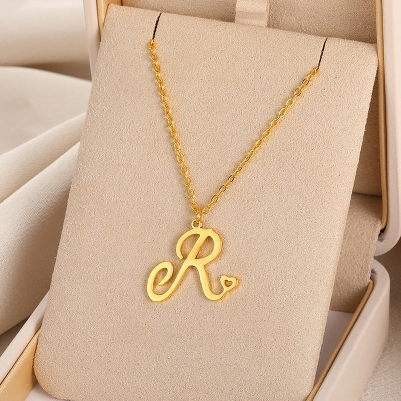 Collares con colgante de inicial en letra cursiva