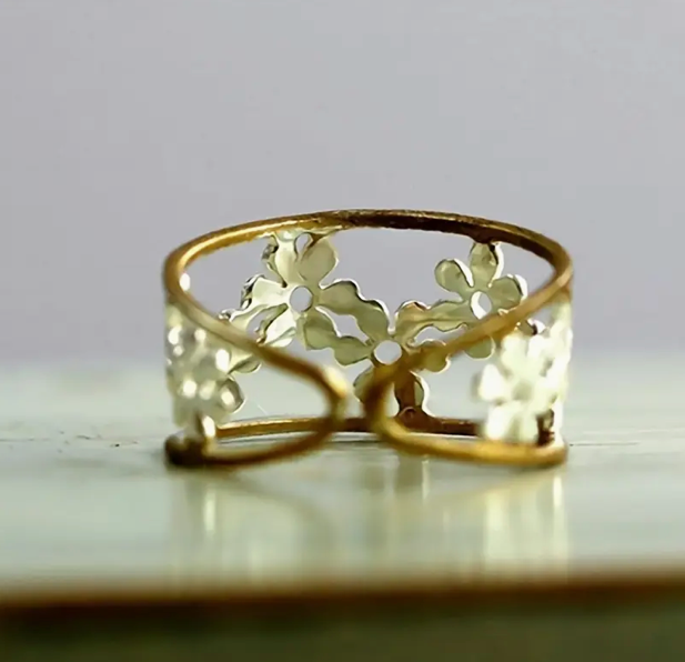 Exquisito diseño vintage de Joyería Emmaille Blumenring