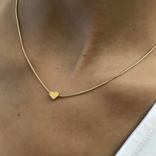 Collar mini corazón dorado