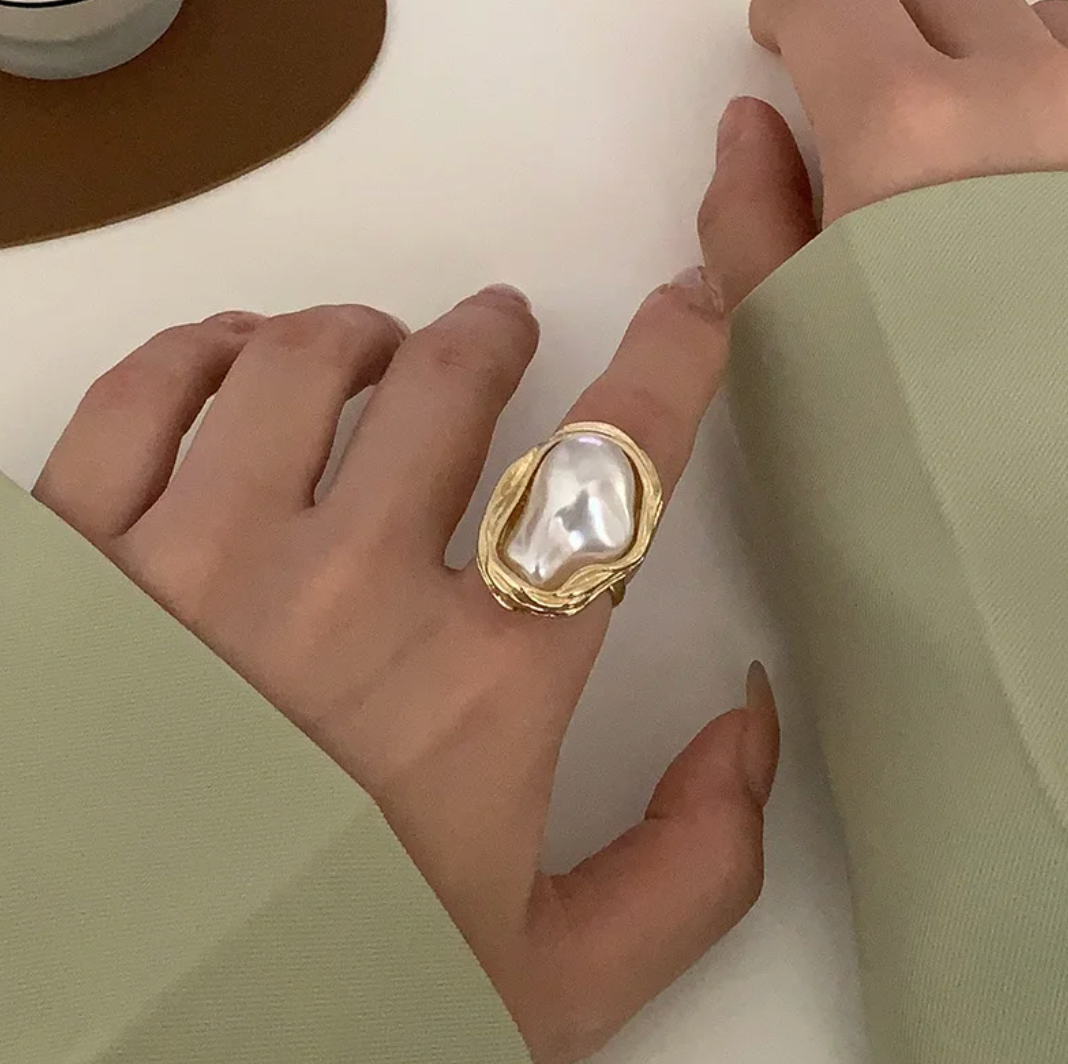 Anillo Perla de Mar chapado en oro de 18 quilates