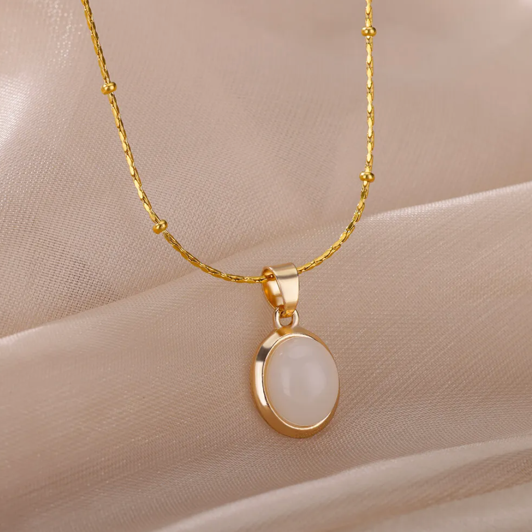 Collar de cuarzo blancodorado de 18 quilates