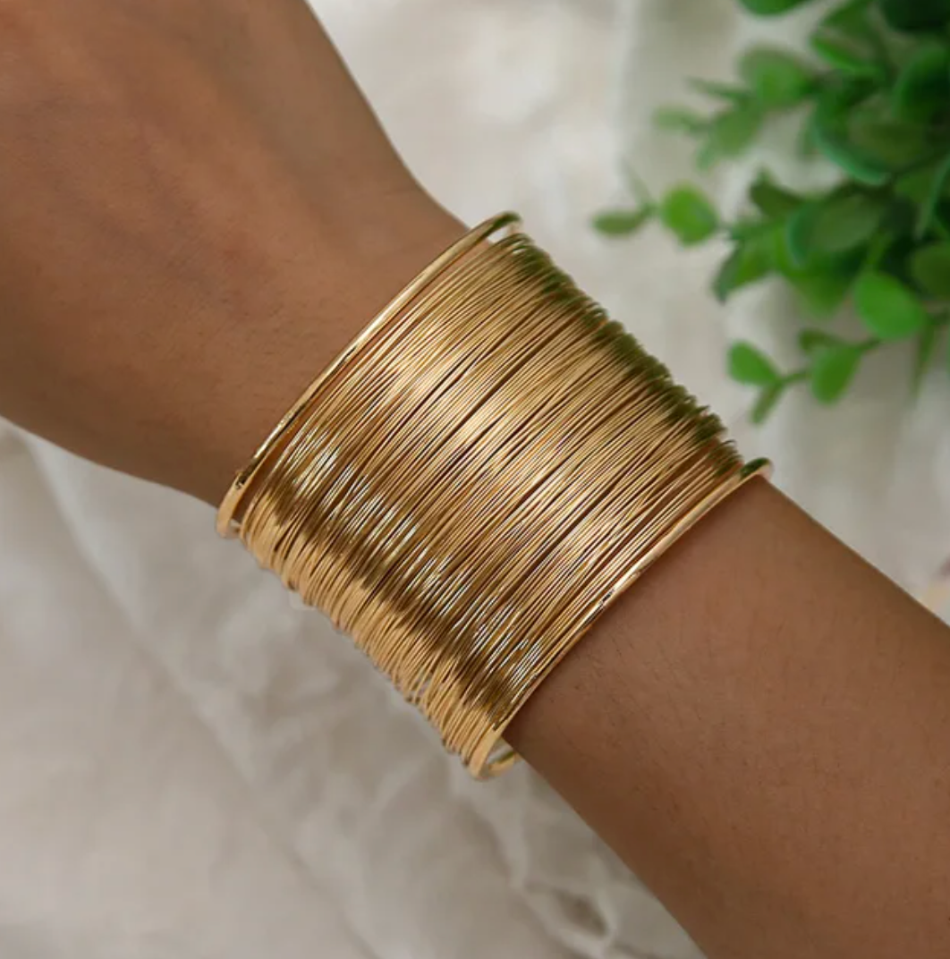 Pulsera gruesa chapada en oro de 18 quilates en forma de malla