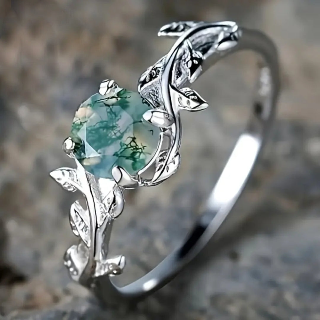 Anillo Vintage de Piedra Verde y Plateado