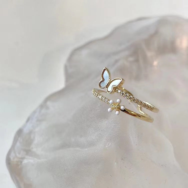 Anillos gemelos con diseño de aleteo elegante