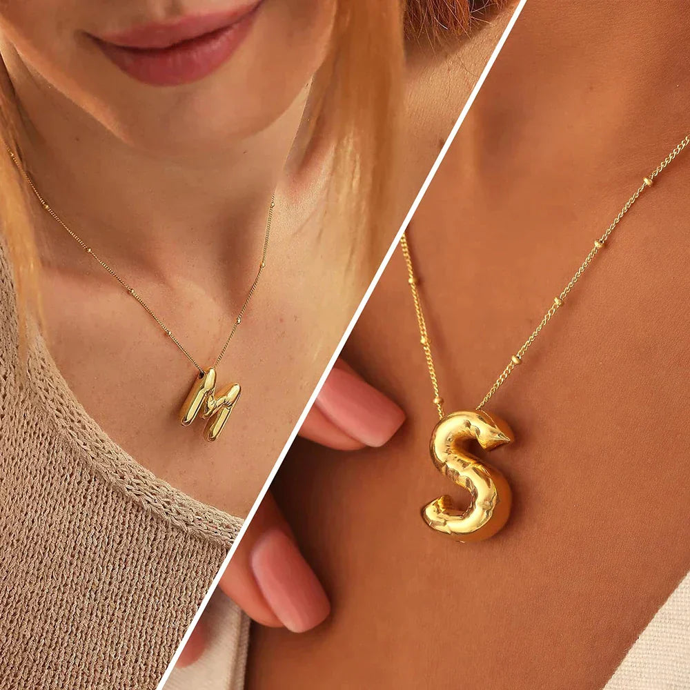 Collar especial de luz dorado de 18 quilates con esfera especial y letra inicial