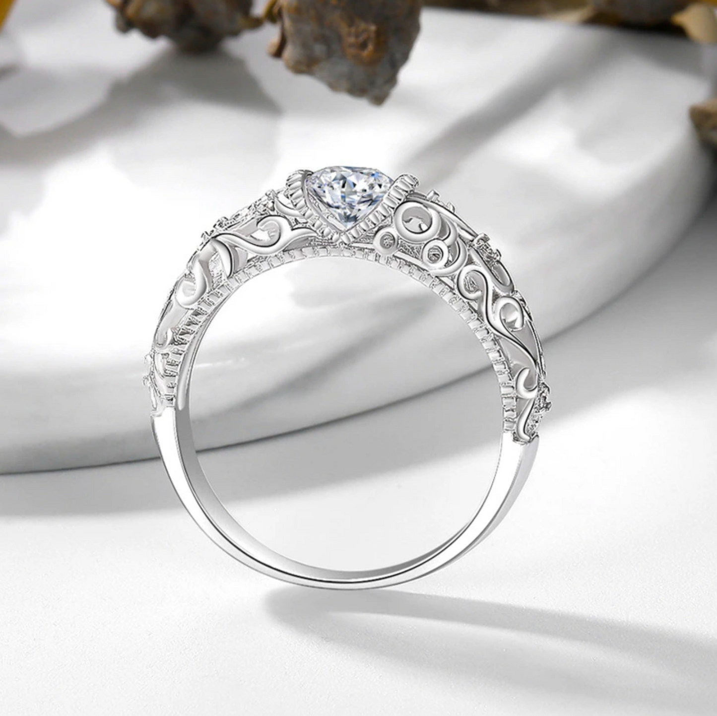 Elegante Anillo de Plata Esterlina