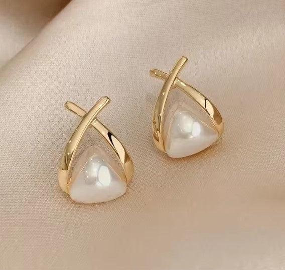 Pendientes colgantes vintage de cruz y triángulo con perlas