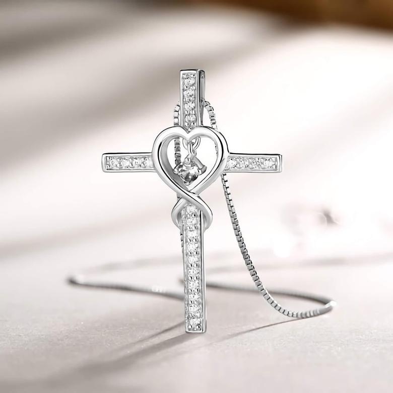 Collar bendito de cruz con corazón de circonitas