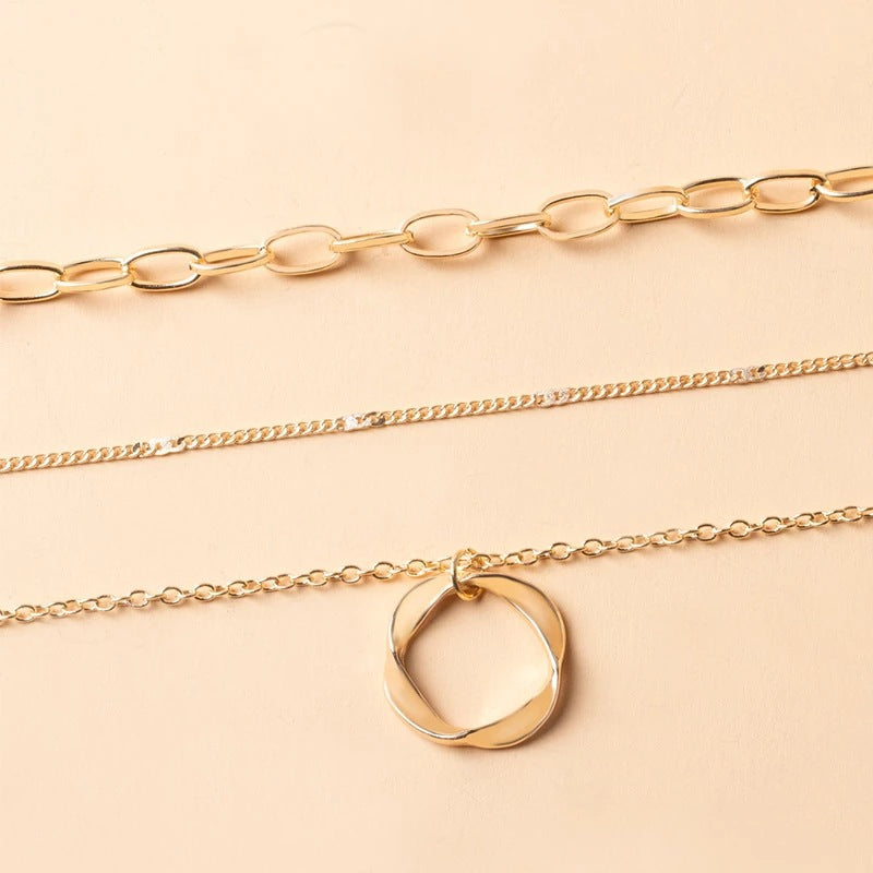 Collar vintage de cadenas superpuestas con colgante