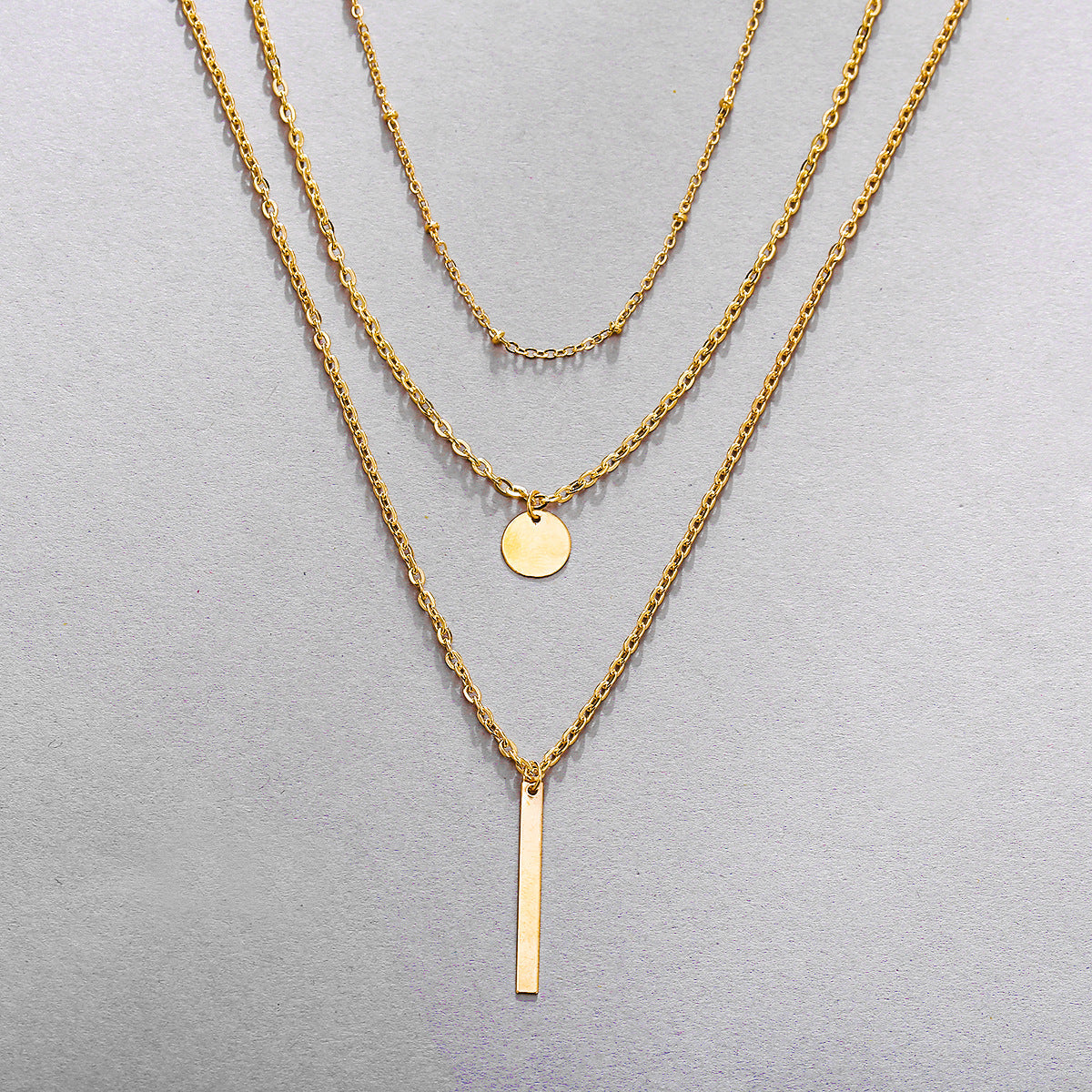 Collar vintage de cadenas superpuestas con colgante geométrico