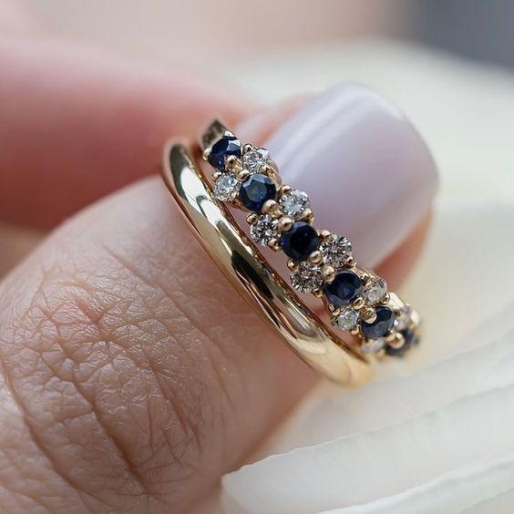 Elegante Anillo de Zirconia Vintage