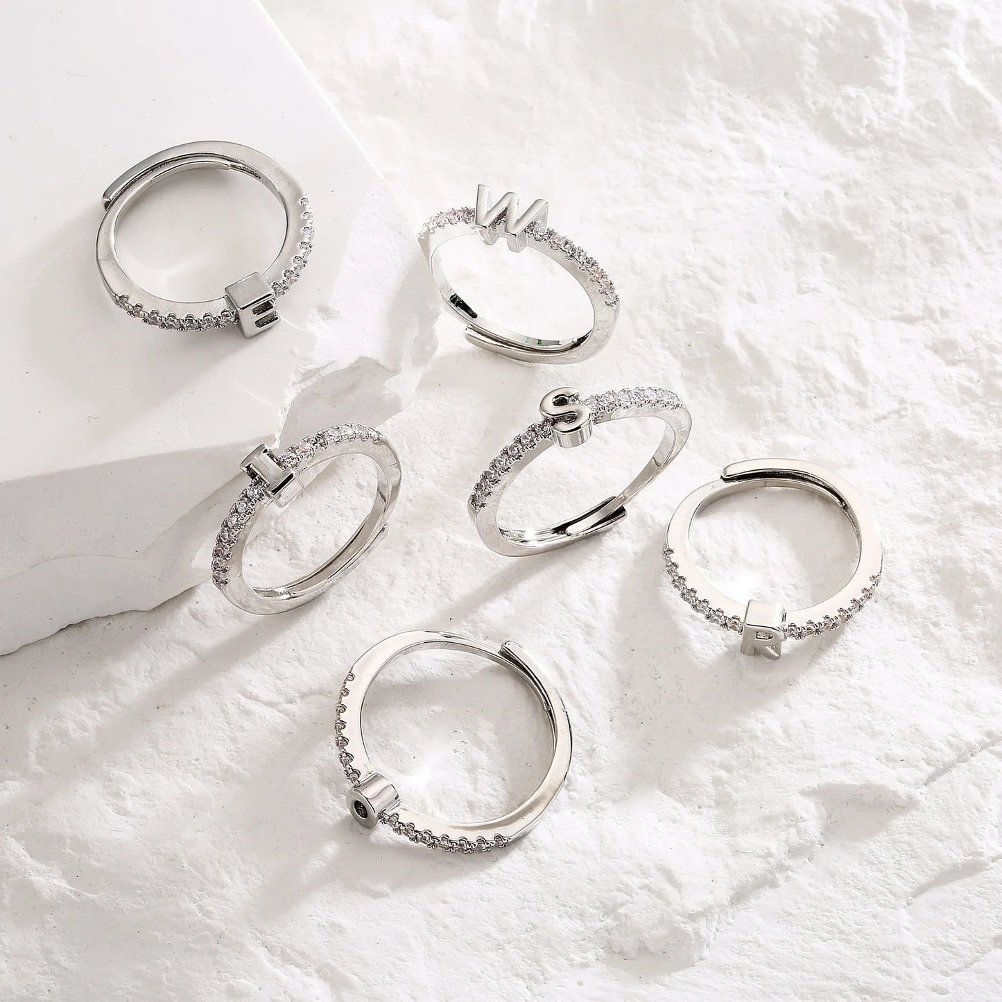 Anillo personalizable ajustable con inicial