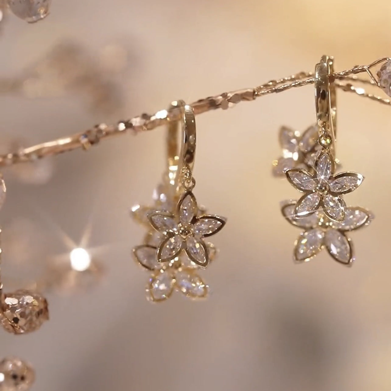 Pendientes creativos Estrella de Primavera con colgante