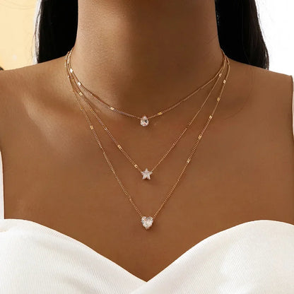 Collar Multicapa Triple con Dijes de Zirconia
