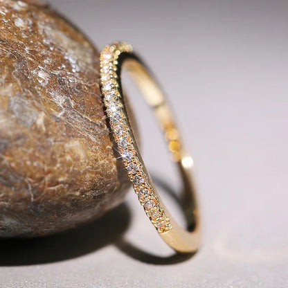 Anillo Fino Vintage Eternidad con Zirconias