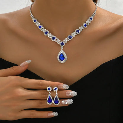 Collar y Pendientes Elegantes