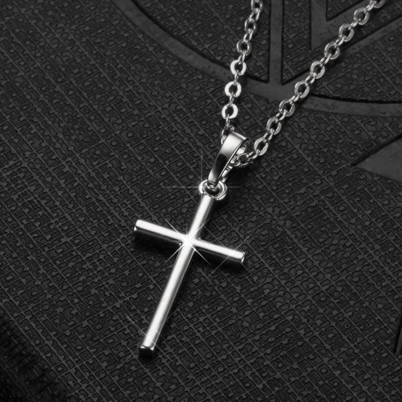 Collar Cruz Clásica Minimalista Dorada