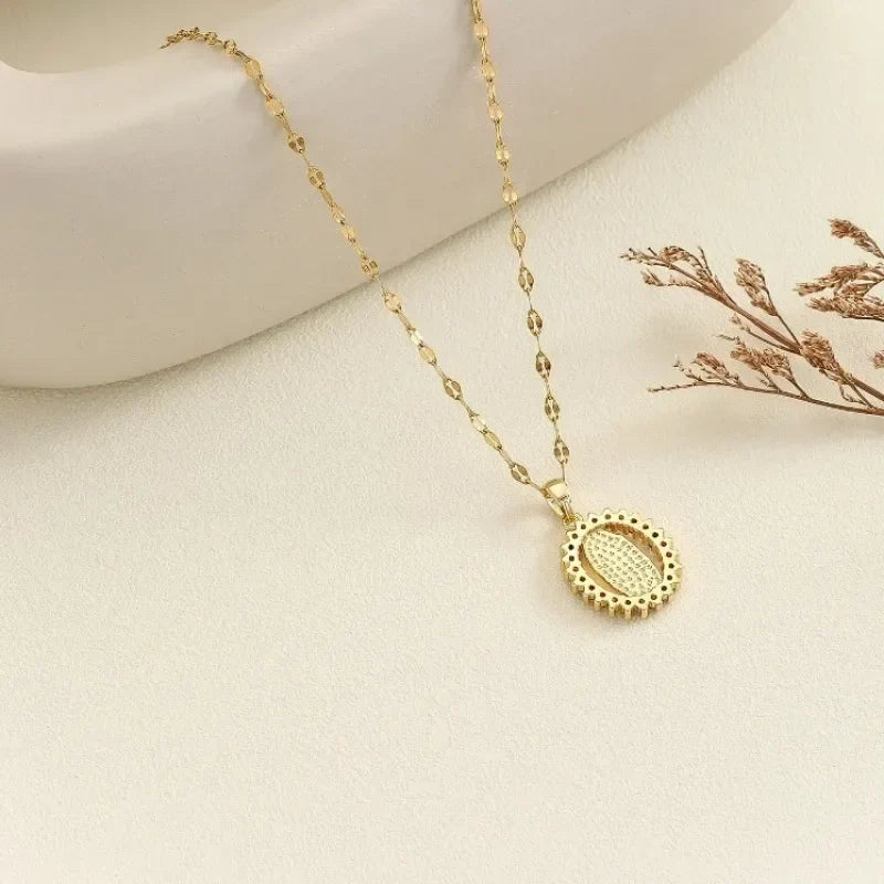 Collar Virgen Milagrosa con Zirconias