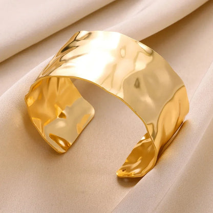 Brazalete Abierto Dorado Boho