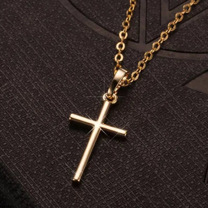 Collar Cruz Clásica Minimalista Dorada