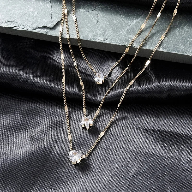 Collar Multicapa Triple con Dijes de Zirconia