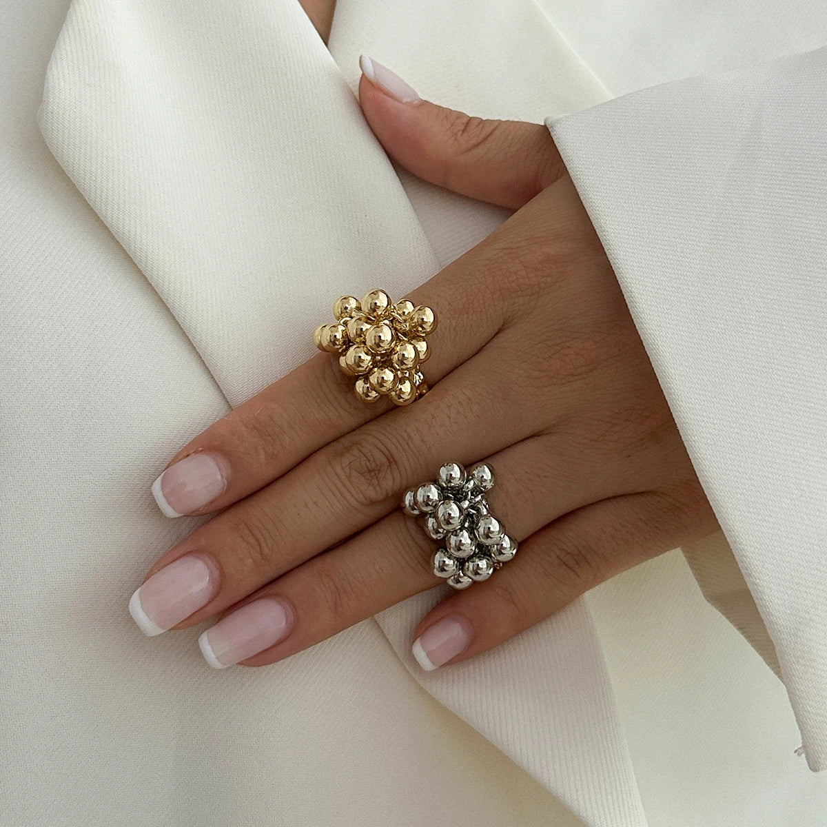 Anillo ajustable de Esferas Dorado