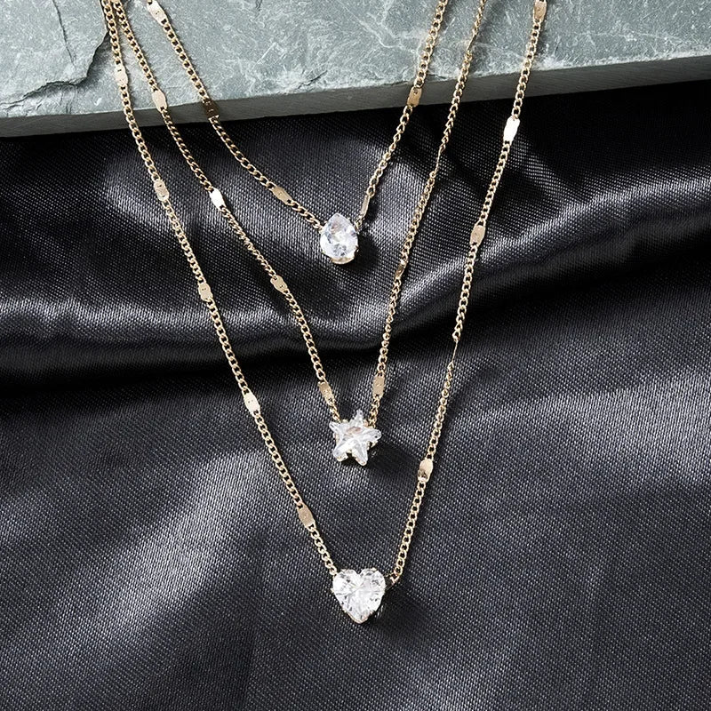 Collar Multicapa Triple con Dijes de Zirconia