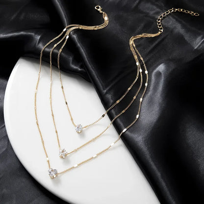 Collar Multicapa Triple con Dijes de Zirconia