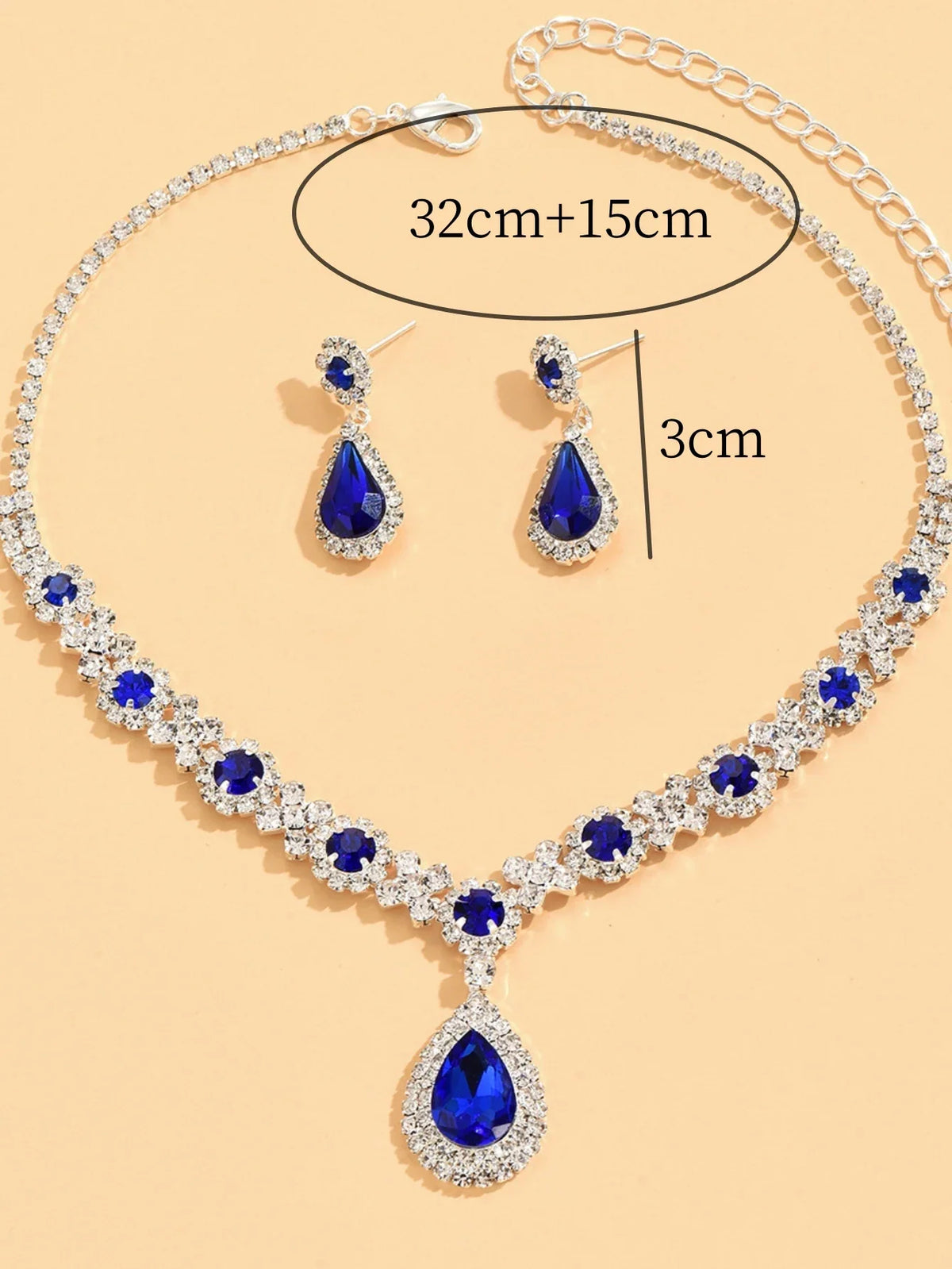 Collar y Pendientes Elegantes