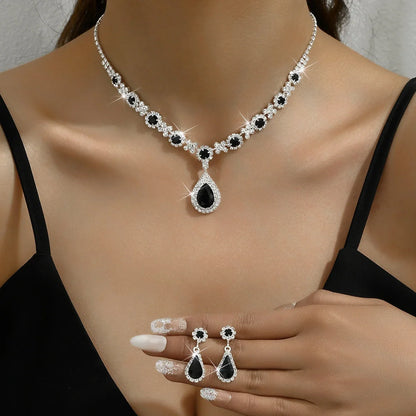 Collar y Pendientes Elegantes