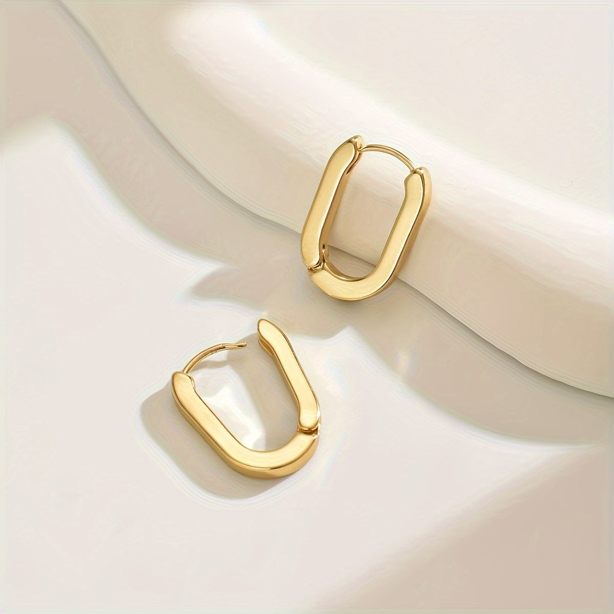 Pendientes de aro geométricos elegantes