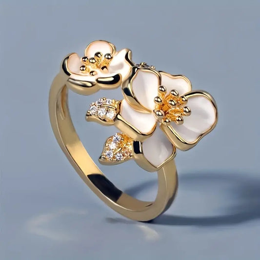 Anillo vintage de flor de esmalte blanco y oro