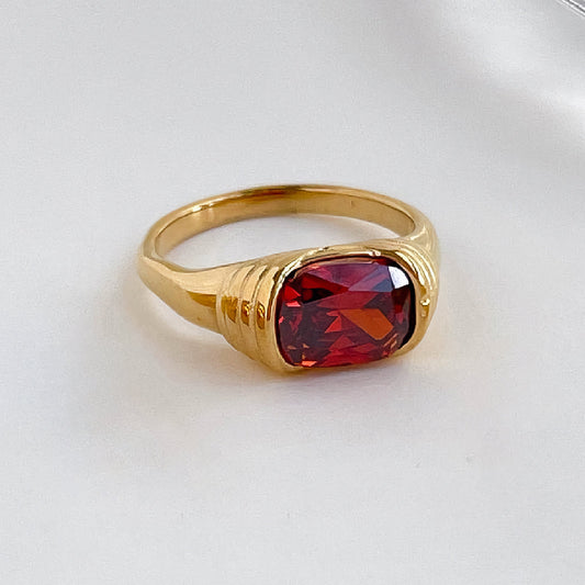 Anillo heredado carmesí