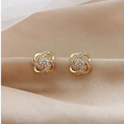 Pendientes de cruz en espiral con flores
