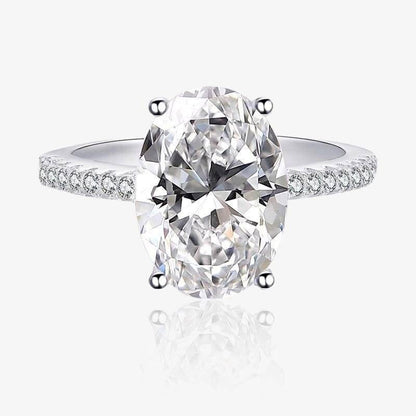 Anillo Ivyial de corte ovalado