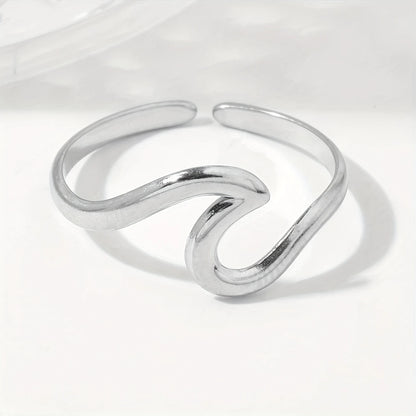 Anillo Ajustable con Diseño de Onda en Oro