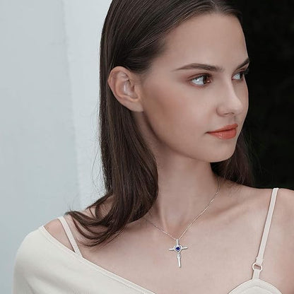 Collar cruz de piedra corazón de zafiro | Oro blanco