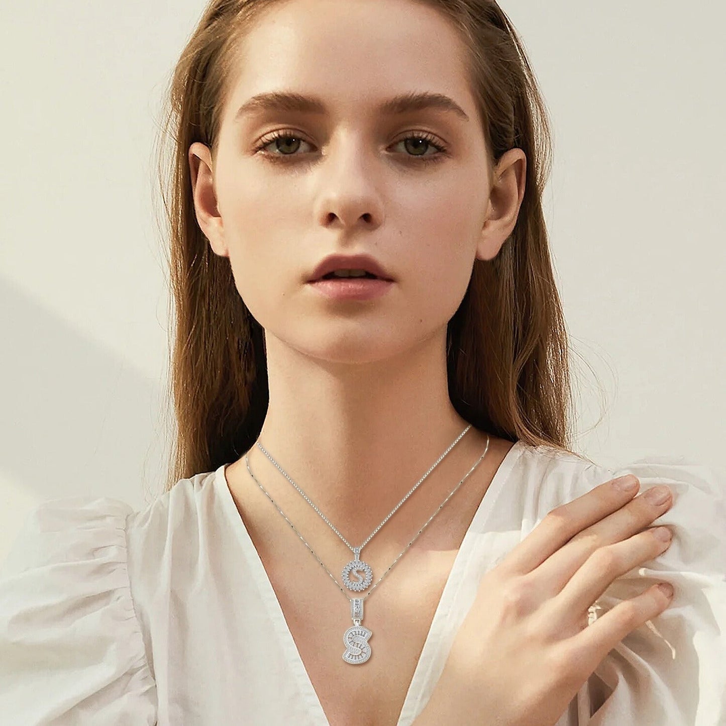 Set de collares con iniciales pavé | Oro blanco