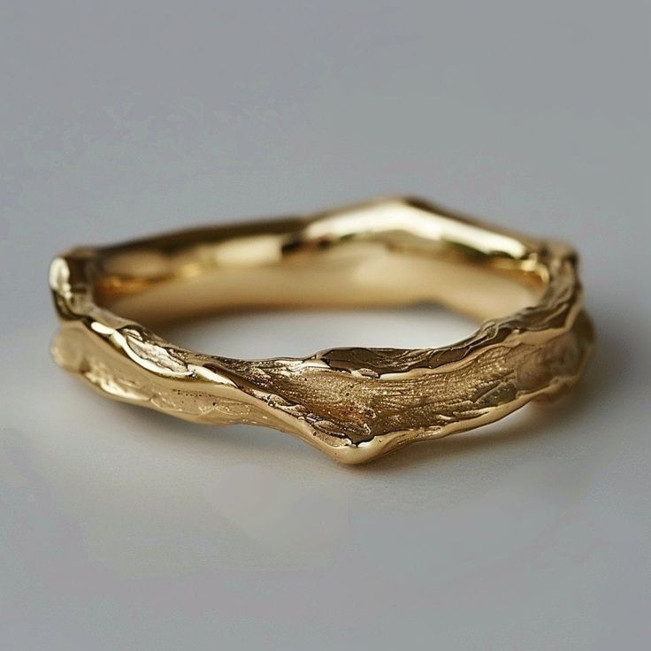 Anillo Vintage Forjado en Oro