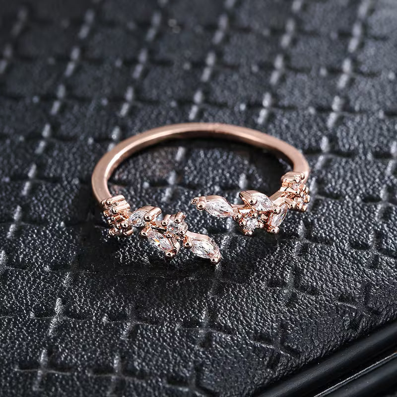 Anillo Elegante Ajustable con Circonita
