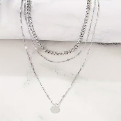 Collar Elegante Multicapa con Dije Redondo