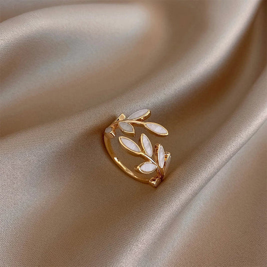 Anillo elegante de hoja