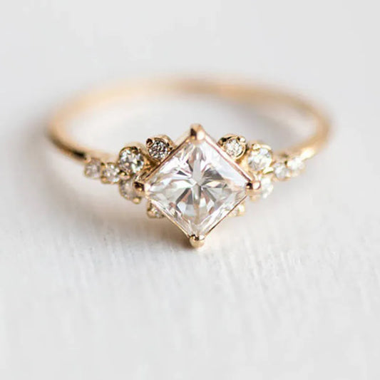 Leonor - Anillo Elegante de Reina Delysian