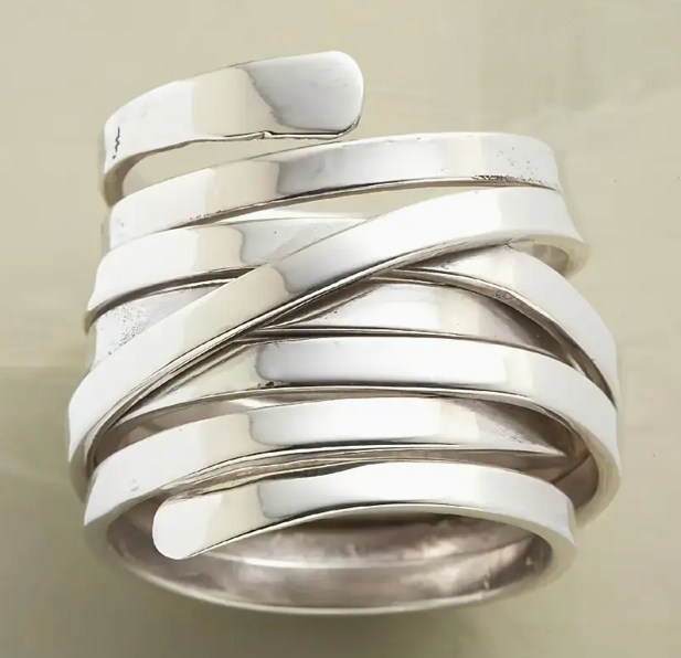 Anillo vintage con diseño de remolino