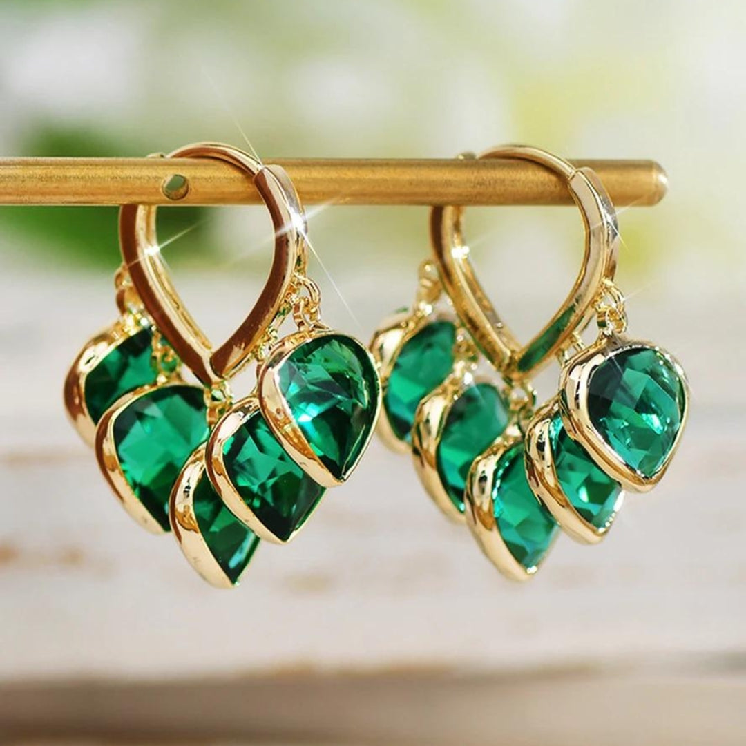 Pendientes de hoja verde dorados
