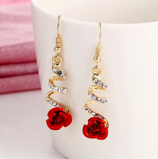 Aretes largos dorados de 18 quilates con una rosa