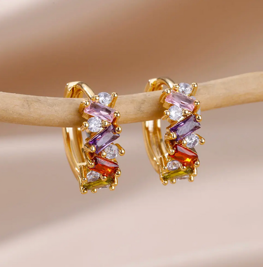 Aros multicolores chapados en oro de 18 quilates con cristales espaciales